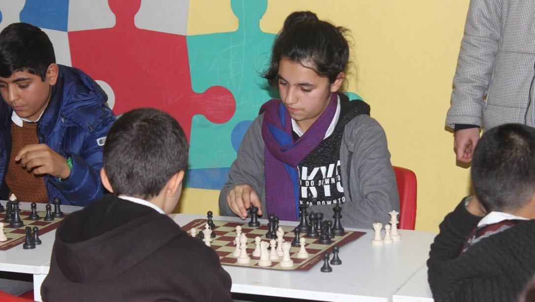 Dumlupınar Ortaokulumuzda Satranç Turnuvası başladı  