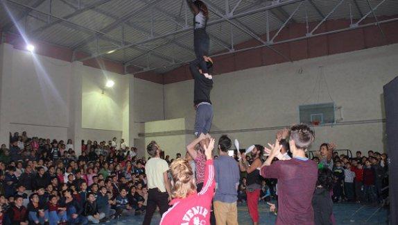 Halit Gülpınar Ortaokulu Öğrencilerimiz Sirk Gösterisiyle Eğlendi