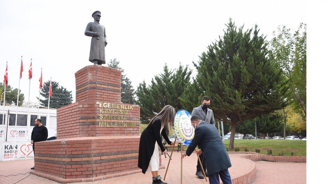 24 Kasım Öğretmenler Günü Dolaysıyla Başöğretmen Mustafa Kemal Atatürk'ün Anıtına Çelenk Bırakıldı