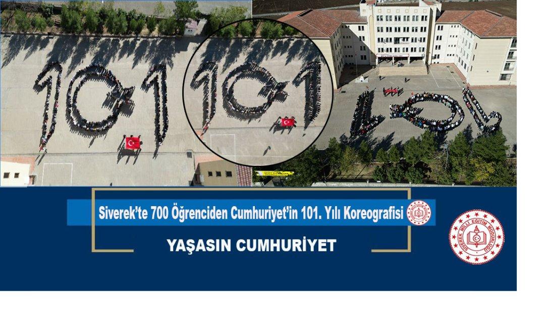 Siverek'te 700 öğrenciden Cumhuriyet'in 101. yılı koreografisi